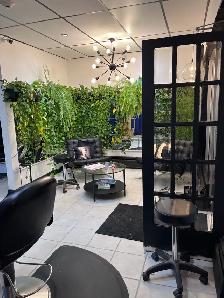 salon chair for rent downtown Edmonton - Photo 6