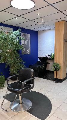 salon chair for rent downtown Edmonton - Photo 8