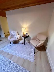 Room for Rent in Established RMT Wellness Space - Photo 3