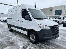 2021 Mercedes-Benz Sprinter Van 144WB - LEATHER - ONLY 83K!