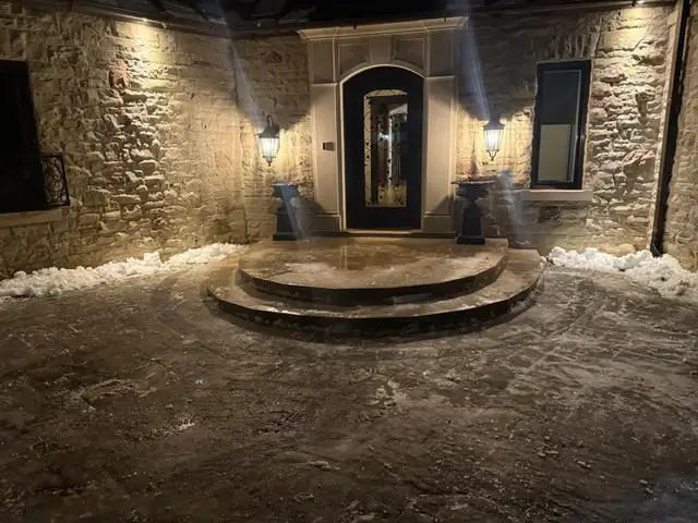 Snow shovelling - Photo 3