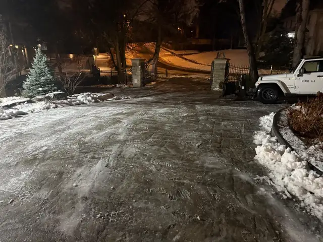 Snow shovelling - Photo 4