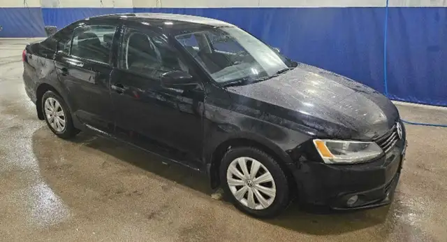 SAFETIED 2011 VW Jetta 2.0L Automatic Gas - Photo 4