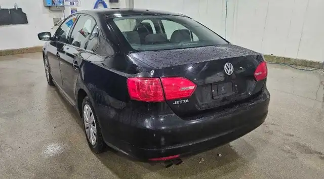 SAFETIED 2011 VW Jetta 2.0L Automatic Gas - Photo 6