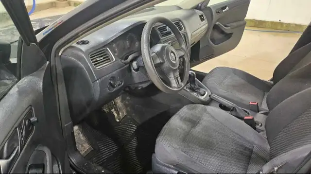 SAFETIED 2011 VW Jetta 2.0L Automatic Gas - Photo 7