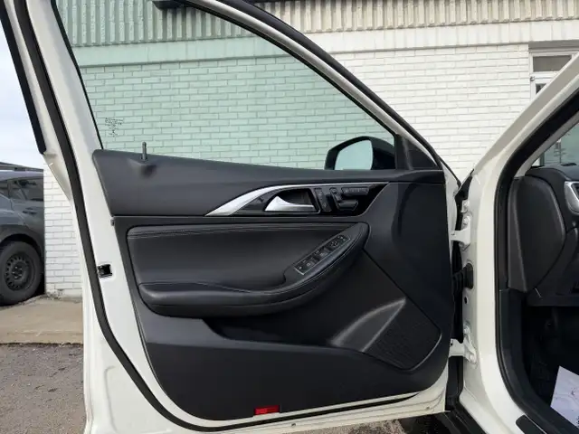 2018 Infiniti QX30 | Clean Carfax | All Wheel Drive | - Photo 10