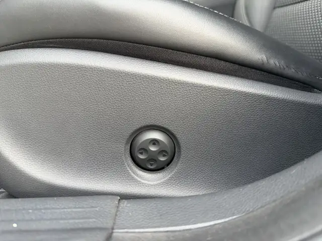 2018 Infiniti QX30 | Clean Carfax | All Wheel Drive | - Photo 12