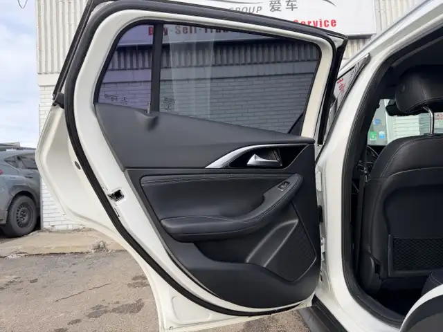 2018 Infiniti QX30 | Clean Carfax | All Wheel Drive | - Photo 18