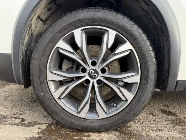 2018 Infiniti QX30 | Clean Carfax | All Wheel Drive | - Photo 23