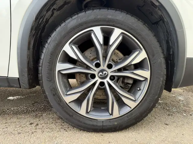 2018 Infiniti QX30 | Clean Carfax | All Wheel Drive | - Photo 25