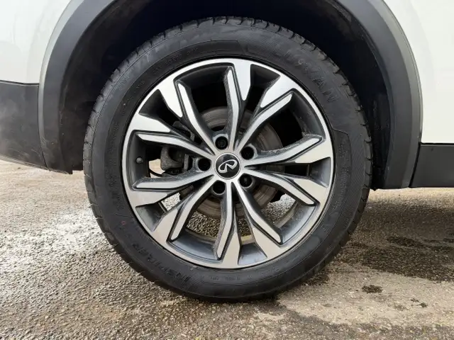 2018 Infiniti QX30 | Clean Carfax | All Wheel Drive | - Photo 26