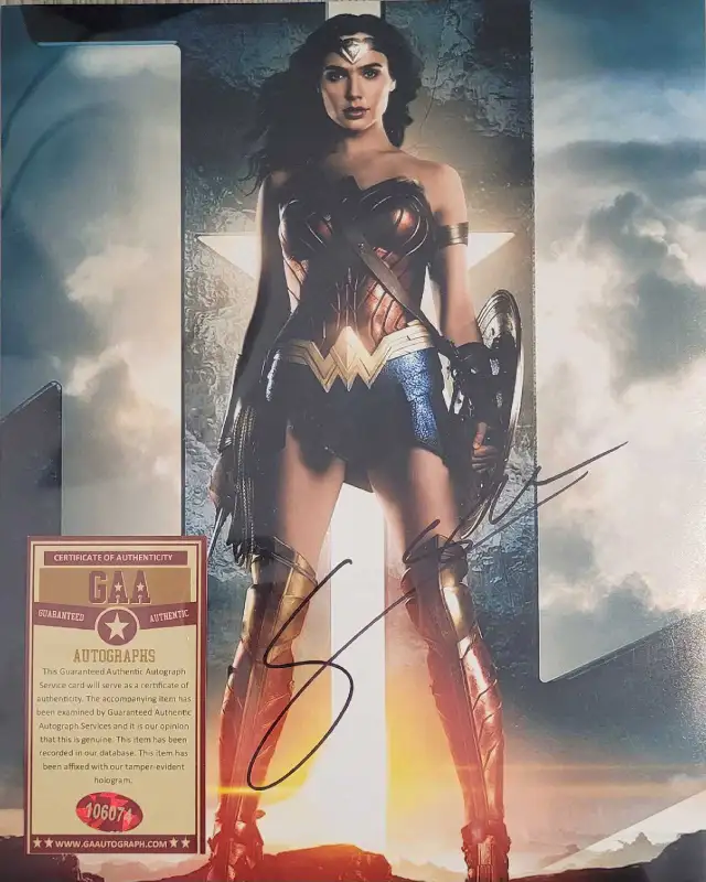 GAL GADOT CERTIFIED AUTOGRAPH