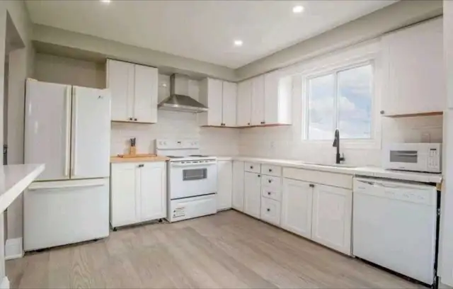 Raised Bungalow for Sale in Wellington, Prince Edward County. - Photo 5