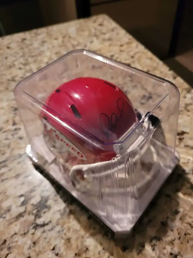 PATRICK MAHOMES SIGNED MINI HELMET - Photo 2