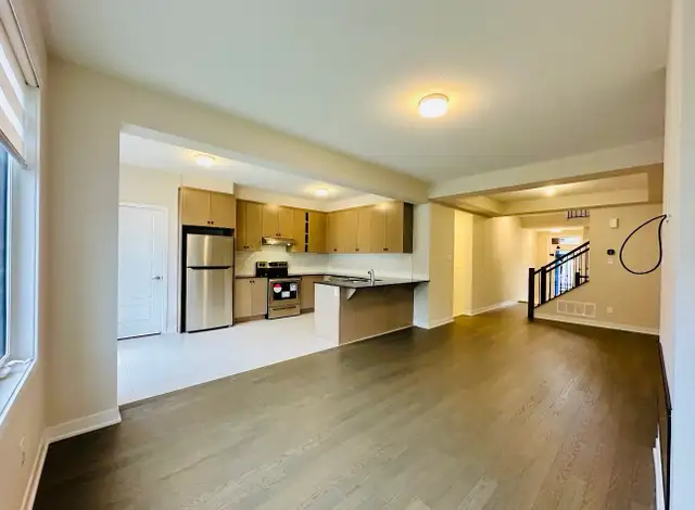 Barrhaven Stonebridge Fenwick Way 3-bedroom townhome for rent - Photo 3