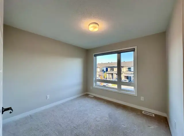 Barrhaven Stonebridge Fenwick Way 3-bedroom townhome for rent - Photo 7