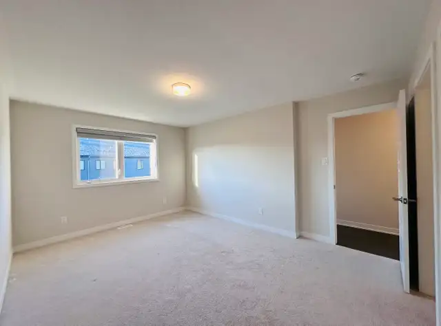 Barrhaven Stonebridge Fenwick Way 3-bedroom townhome for rent - Photo 8