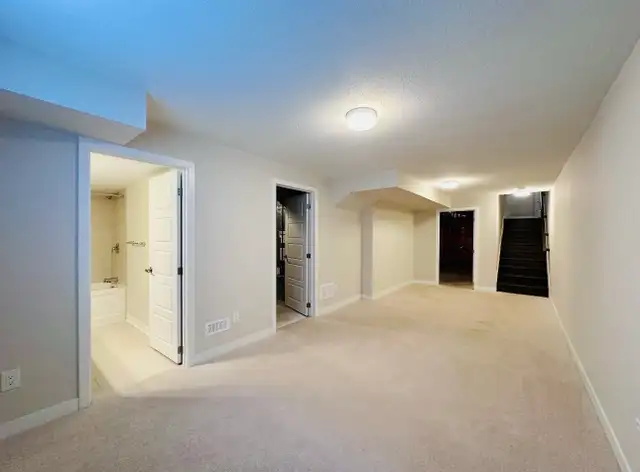 Barrhaven Stonebridge Fenwick Way 3-bedroom townhome for rent - Photo 9