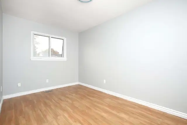 1,500 sf 5-Bed Townhome   Bsmt/Yard/Parking Incl (Dusay Place) - Photo 7