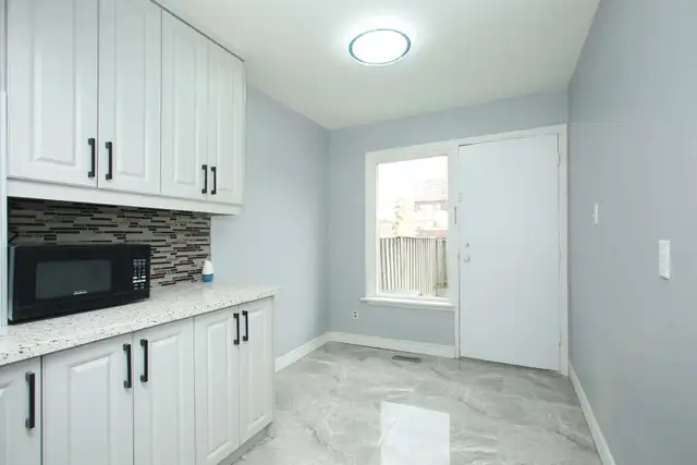 1,500 sf 5-Bed Townhome   Bsmt/Yard/Parking Incl (Dusay Place) - Photo 8