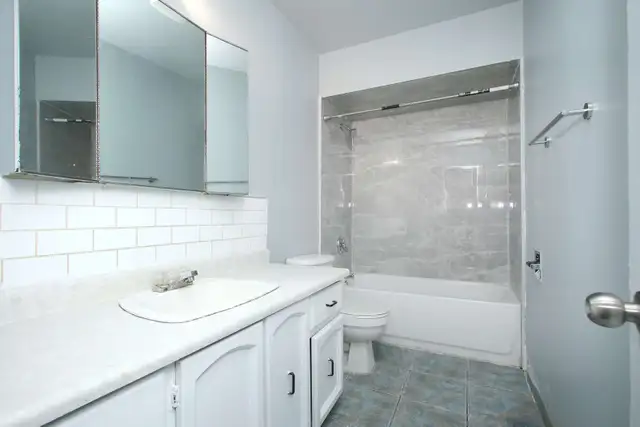 1,500 sf 5-Bed Townhome   Bsmt/Yard/Parking Incl (Dusay Place) - Photo 12