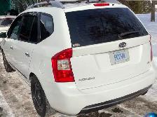 2012 KIA Rondo - Photo 6