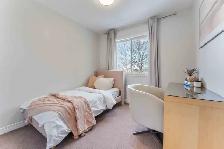 Updated 3-Bed Freehold Townhouse w/ Finished Basement Barrhaven - Photo 6