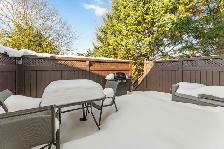 Updated 3-Bed Freehold Townhouse w/ Finished Basement Barrhaven - Photo 8