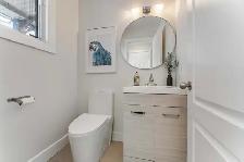 Updated 3-Bed Freehold Townhouse w/ Finished Basement Barrhaven - Photo 9