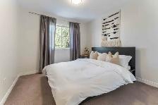 Updated 3-Bed Freehold Townhouse w/ Finished Basement Barrhaven - Photo 10