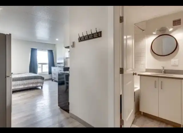 FULLY RENOVATED BACHELOR SUITE ROCKY MOUNTAIN HOUSE - Photo 6