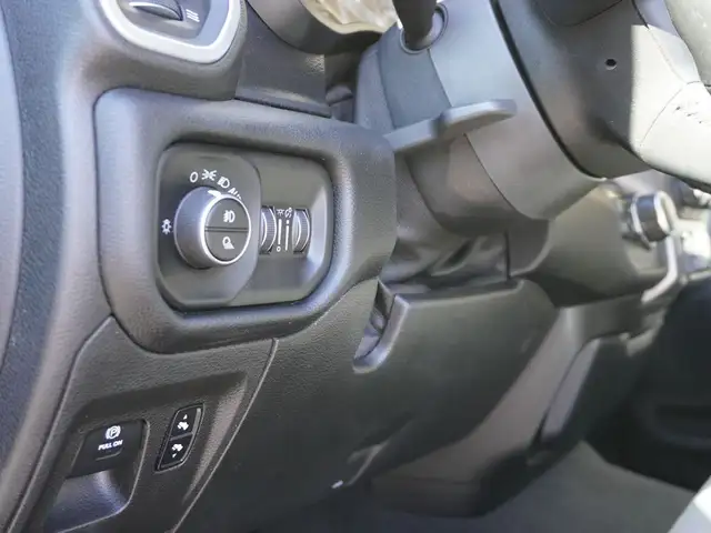 2019 Ram 1500 Big Horn 4x4 Quad Cab 6'4 Box LOADED, VERY CLEAN! - Photo 22