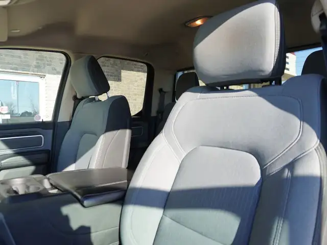 2019 Ram 1500 Big Horn 4x4 Quad Cab 6'4 Box LOADED, VERY CLEAN! - Photo 24