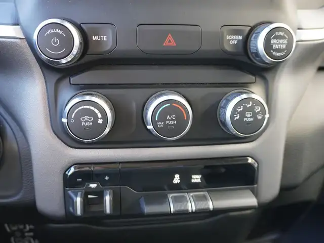 2019 Ram 1500 Big Horn 4x4 Quad Cab 6'4 Box LOADED, VERY CLEAN! - Photo 35