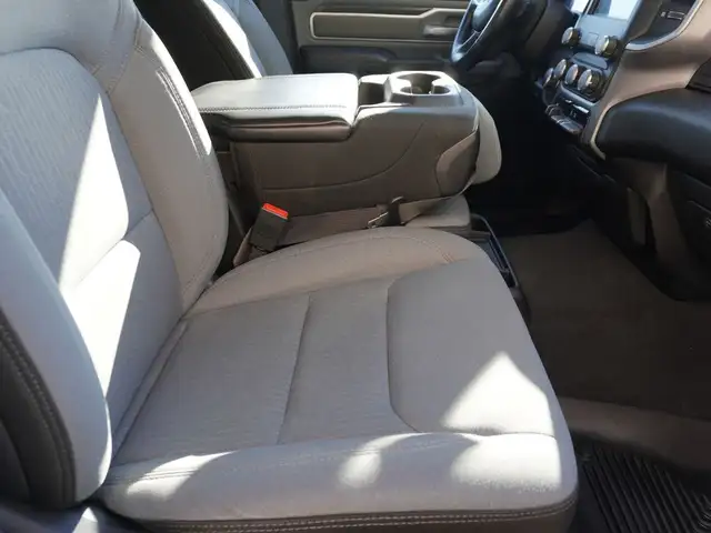 2019 Ram 1500 Big Horn 4x4 Quad Cab 6'4 Box LOADED, VERY CLEAN! - Photo 42