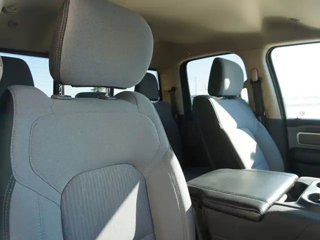 2019 Ram 1500 Big Horn 4x4 Quad Cab 6'4 Box LOADED, VERY CLEAN! - Photo 43