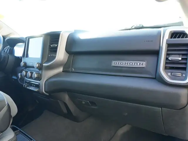 2019 Ram 1500 Big Horn 4x4 Quad Cab 6'4 Box LOADED, VERY CLEAN! - Photo 44