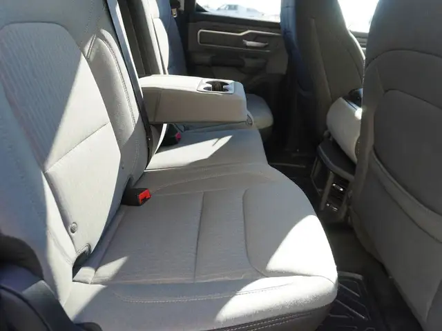 2019 Ram 1500 Big Horn 4x4 Quad Cab 6'4 Box LOADED, VERY CLEAN! - Photo 45