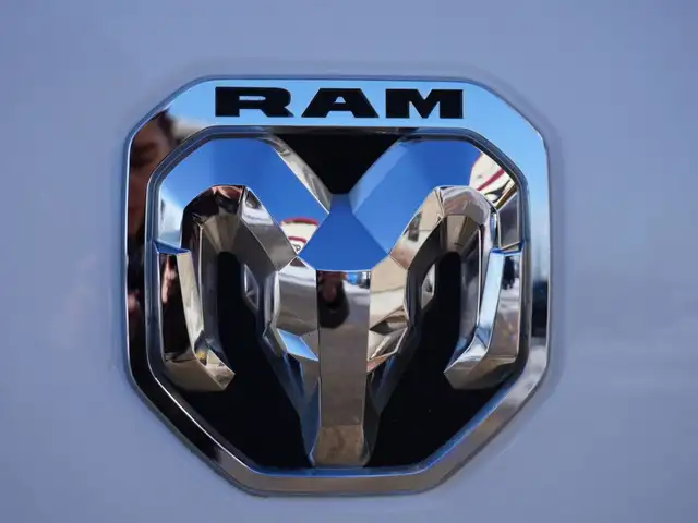 2019 Ram 1500 Big Horn 4x4 Quad Cab 6'4 Box LOADED, VERY CLEAN! - Photo 52