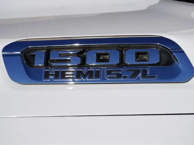 2019 Ram 1500 Big Horn 4x4 Quad Cab 6'4 Box LOADED, VERY CLEAN! - Photo 54