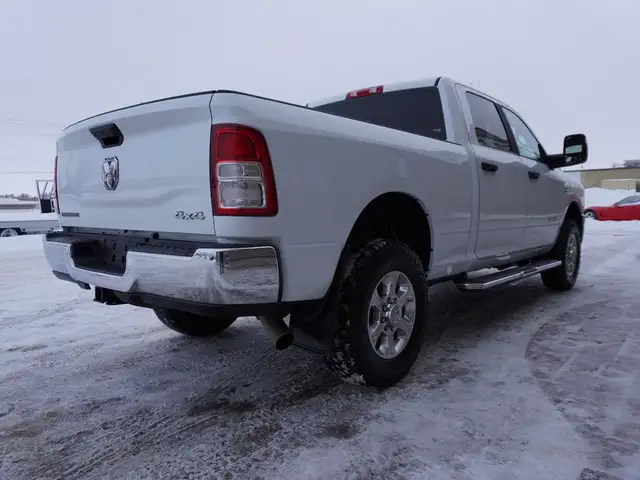2023 Dodge Ram 2500 BIG HORN CUMMINS LOW KMS VERY CLEAN INSIDE & - Photo 13