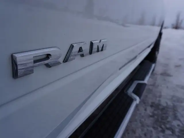 2023 Dodge Ram 2500 BIG HORN CUMMINS LOW KMS VERY CLEAN INSIDE & - Photo 20