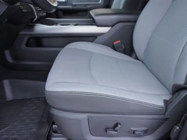 2023 Dodge Ram 2500 BIG HORN CUMMINS LOW KMS VERY CLEAN INSIDE & - Photo 24