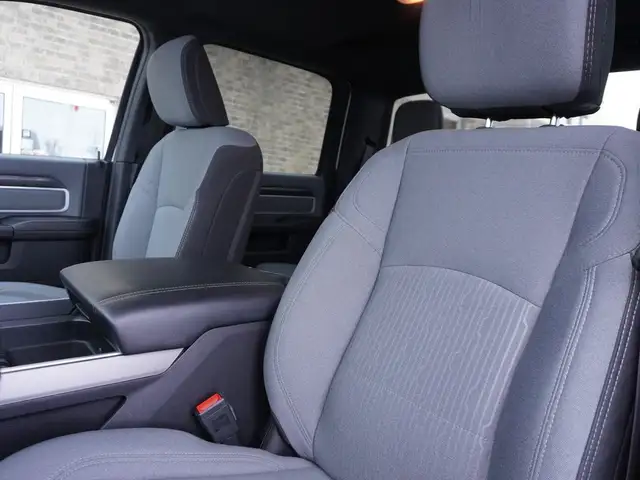 2023 Dodge Ram 2500 BIG HORN CUMMINS LOW KMS VERY CLEAN INSIDE & - Photo 25