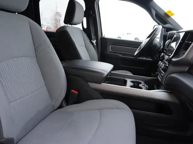 2023 Dodge Ram 2500 BIG HORN CUMMINS LOW KMS VERY CLEAN INSIDE & - Photo 36