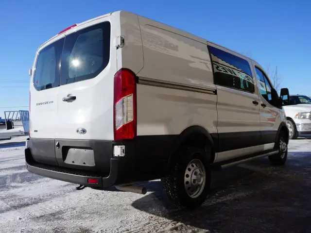 2024 Ford Transit Cargo Van T-250 148 RARE AWD CARGO VAN, LOW KM - Photo 10