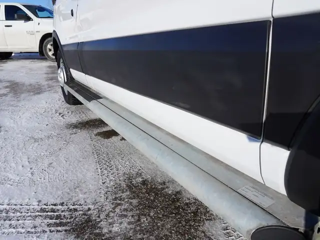 2024 Ford Transit Cargo Van T-250 148 RARE AWD CARGO VAN, LOW KM - Photo 32