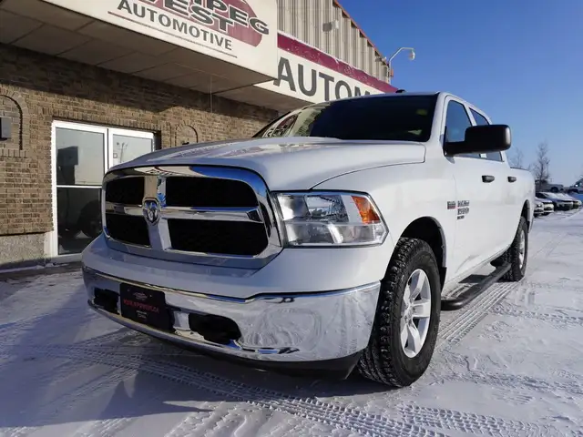 2023 Ram 1500 Classic SLT 4x4 CREW CAB, VERY CLEAN, LOW KMS, LIK - Photo 5