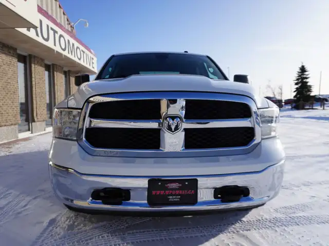 2023 Ram 1500 Classic SLT 4x4 CREW CAB, VERY CLEAN, LOW KMS, LIK - Photo 8