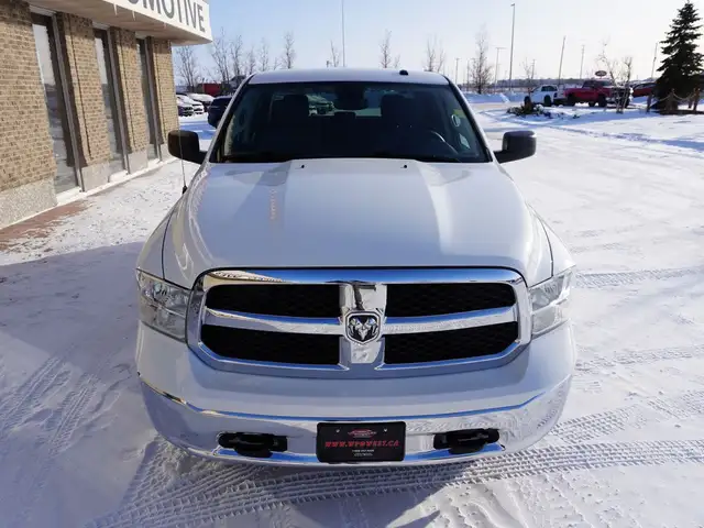 2023 Ram 1500 Classic SLT 4x4 CREW CAB, VERY CLEAN, LOW KMS, LIK - Photo 9